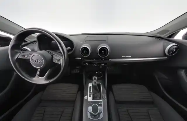 Musta Viistoperä, Audi A3 – GZU-233