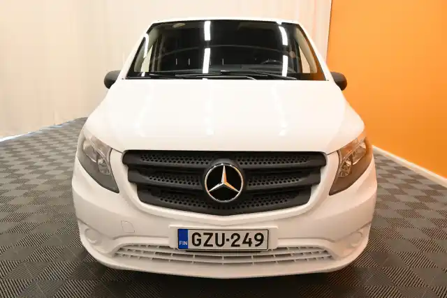 Valkoinen Pakettiauto, Mercedes-Benz Vito – GZU-249