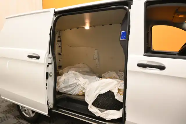 Valkoinen Pakettiauto, Mercedes-Benz Vito – GZU-249