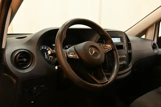 Valkoinen Pakettiauto, Mercedes-Benz Vito – GZU-249