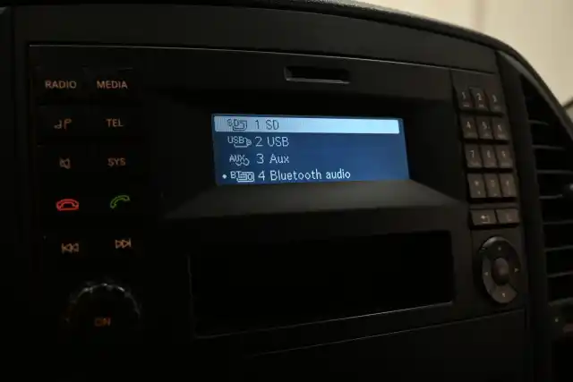 Valkoinen Pakettiauto, Mercedes-Benz Vito – GZU-249