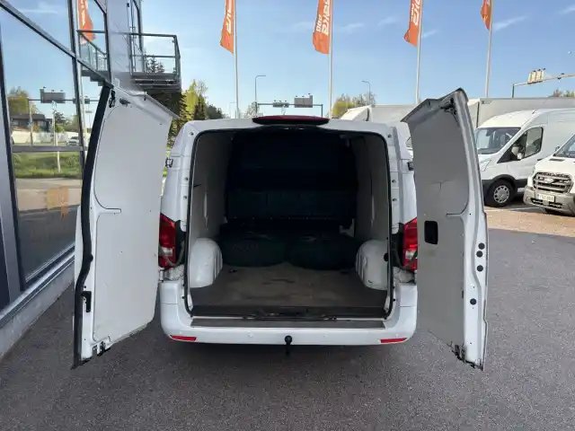 Valkoinen Pakettiauto, Mercedes-Benz Vito – GZU-249