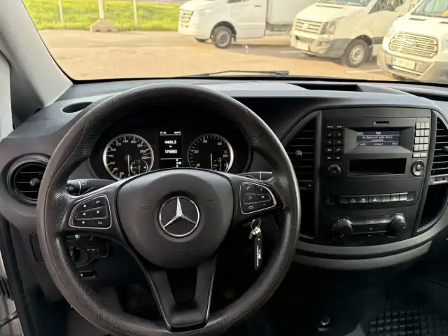 Valkoinen Pakettiauto, Mercedes-Benz Vito – GZU-249