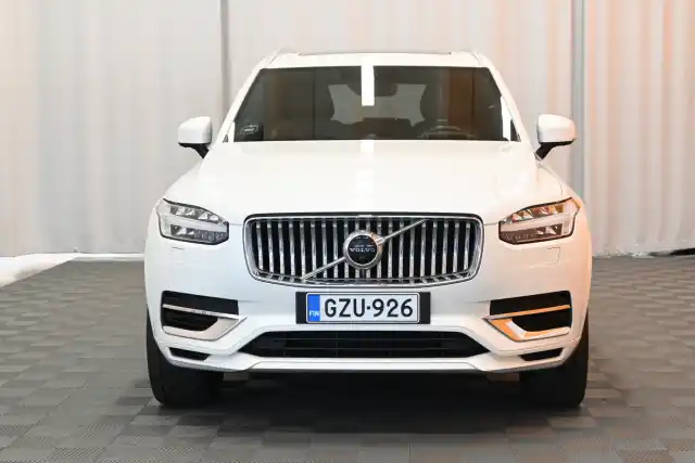 Valkoinen Maastoauto, Volvo XC90 – GZU-926