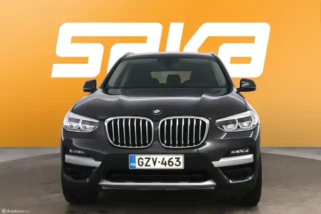 Harmaa Maastoauto, BMW X3 – GZV-463