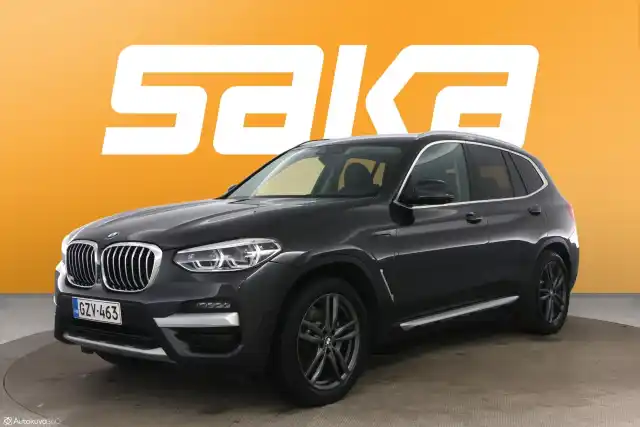 Harmaa Maastoauto, BMW X3 – GZV-463