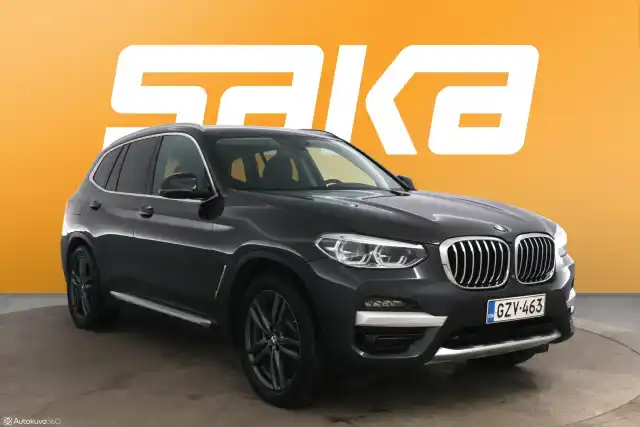 Harmaa Maastoauto, BMW X3 – GZV-463