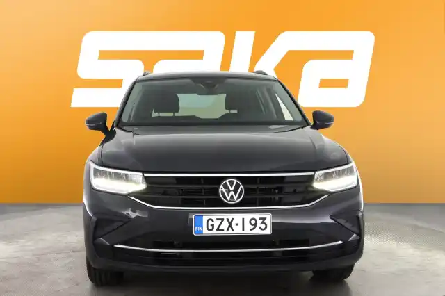 Harmaa Maastoauto, Volkswagen Tiguan – GZX-193