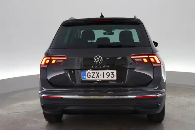 Harmaa Maastoauto, Volkswagen Tiguan – GZX-193