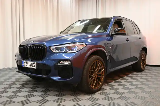 Sininen Maastoauto, BMW X5 – GZY-403