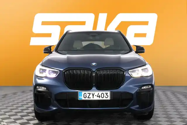 Sininen Maastoauto, BMW X5 – GZY-403