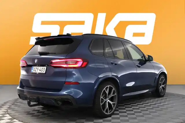 Sininen Maastoauto, BMW X5 – GZY-403