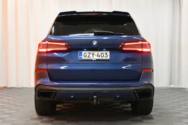 Sininen Maastoauto, BMW X5 – GZY-403