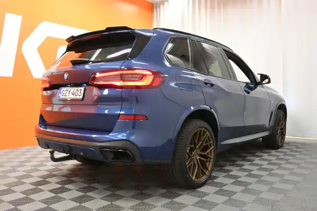 Sininen Maastoauto, BMW X5 – GZY-403