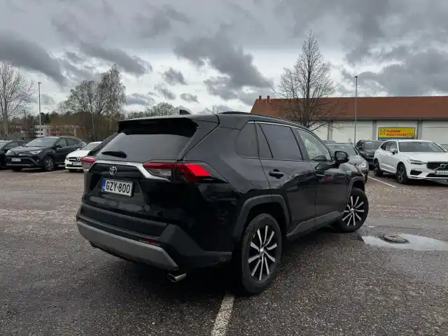 Musta Maastoauto, Toyota RAV4 – GZY-800