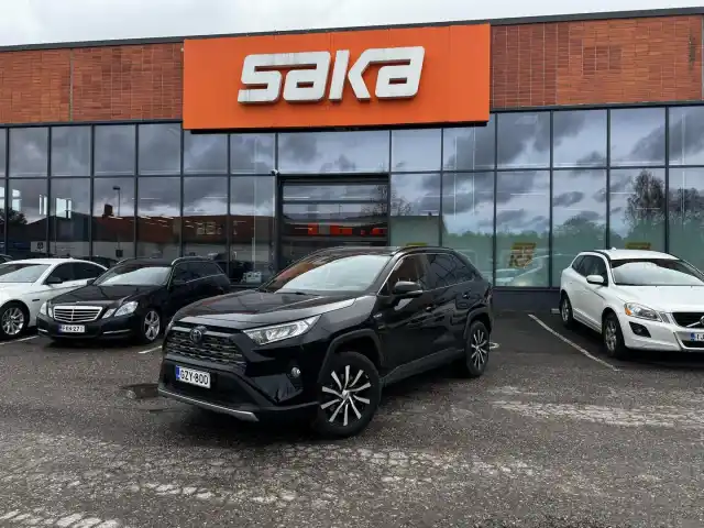 Musta Maastoauto, Toyota RAV4 – GZY-800