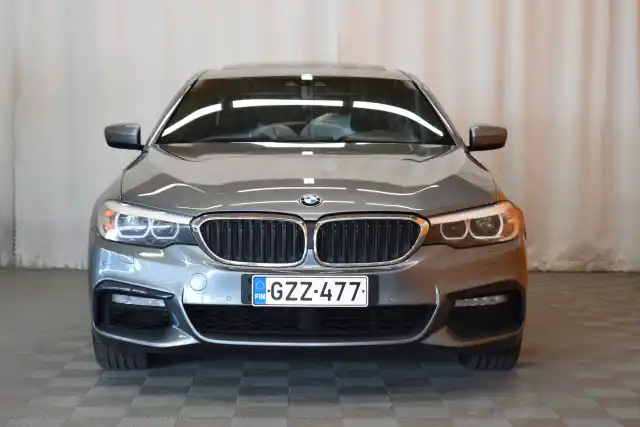 Sininen Sedan, BMW 530 – GZZ-477