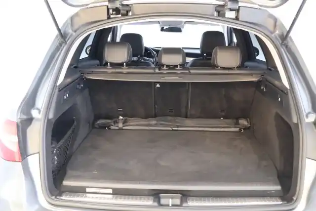 Harmaa Maastoauto, Mercedes-Benz GLC – GZZ-506