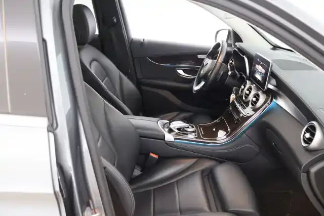 Harmaa Maastoauto, Mercedes-Benz GLC – GZZ-506