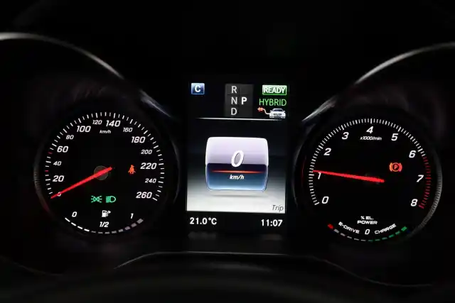 Harmaa Maastoauto, Mercedes-Benz GLC – GZZ-506