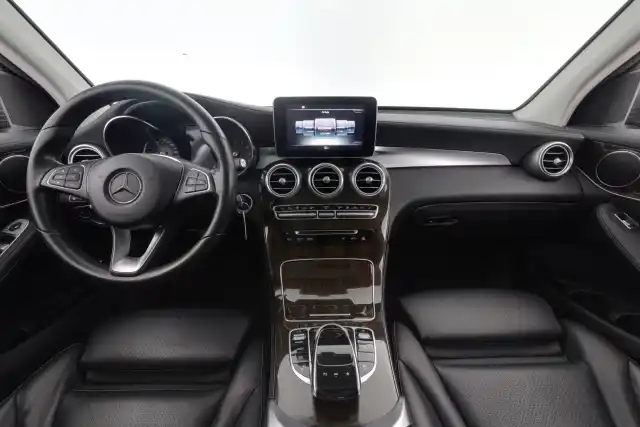 Harmaa Maastoauto, Mercedes-Benz GLC – GZZ-506