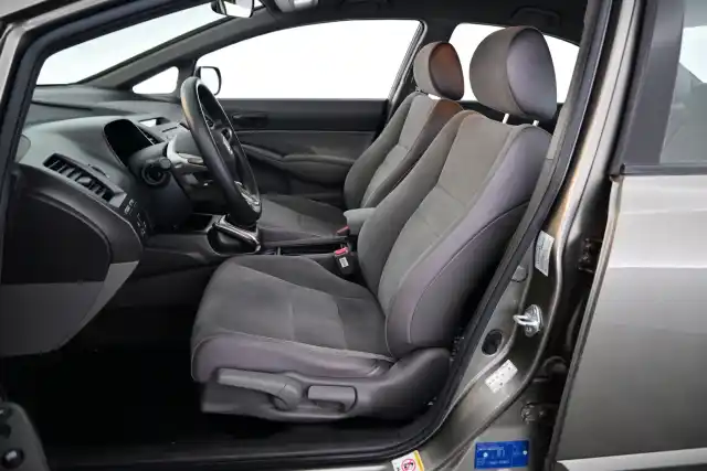 Harmaa Sedan, Honda Civic – HBI-267