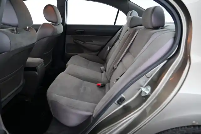 Harmaa Sedan, Honda Civic – HBI-267