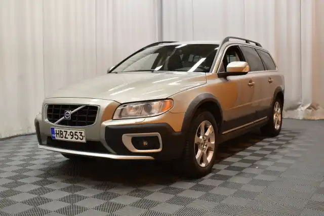 Ruskea Farmari, Volvo XC70 – HBZ-953