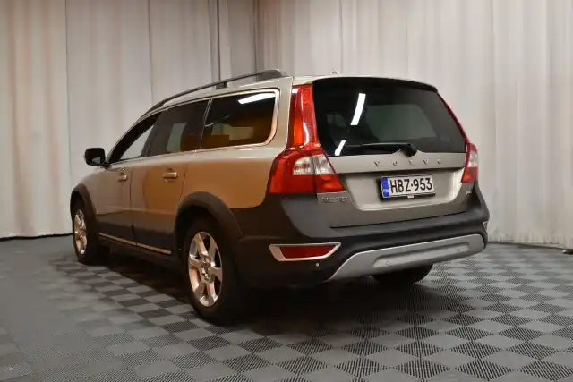 Ruskea Farmari, Volvo XC70 – HBZ-953