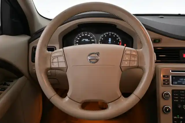 Punainen Sedan, Volvo S80 – HEI-484