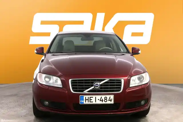 Punainen Sedan, Volvo S80 – HEI-484