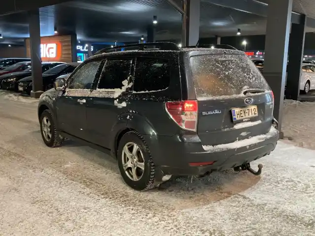 Harmaa Maastoauto, Subaru Forester – HEY-712