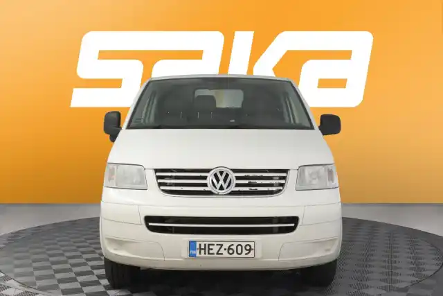 Valkoinen Pakettiauto, Volkswagen Transporter – HEZ-609