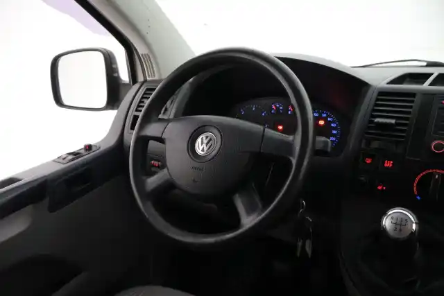 Valkoinen Pakettiauto, Volkswagen Transporter – HEZ-609