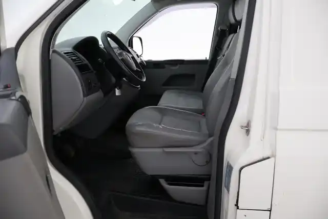 Valkoinen Pakettiauto, Volkswagen Transporter – HEZ-609