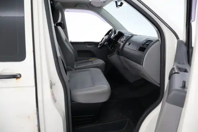 Valkoinen Pakettiauto, Volkswagen Transporter – HEZ-609