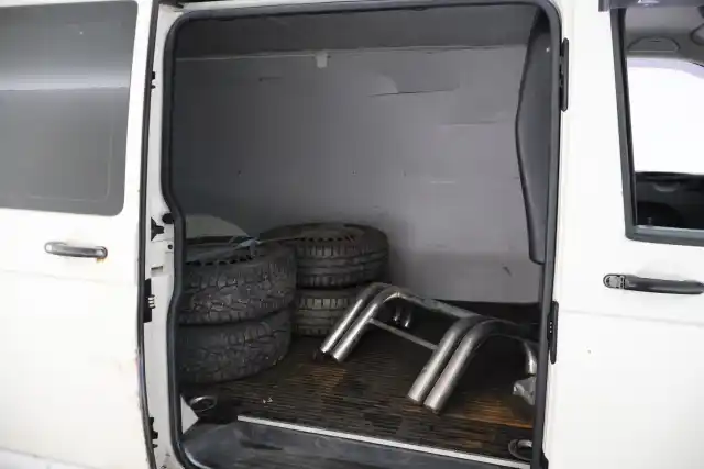 Valkoinen Pakettiauto, Volkswagen Transporter – HEZ-609
