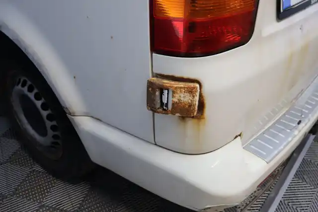 Valkoinen Pakettiauto, Volkswagen Transporter – HEZ-609