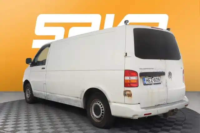 Valkoinen Pakettiauto, Volkswagen Transporter – HEZ-609