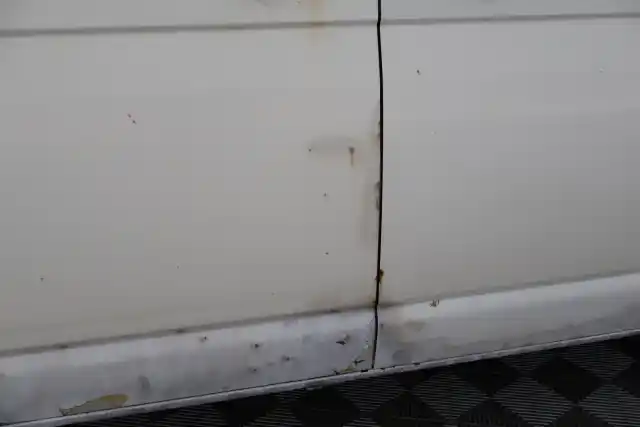 Valkoinen Pakettiauto, Volkswagen Transporter – HEZ-609