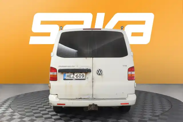 Valkoinen Pakettiauto, Volkswagen Transporter – HEZ-609