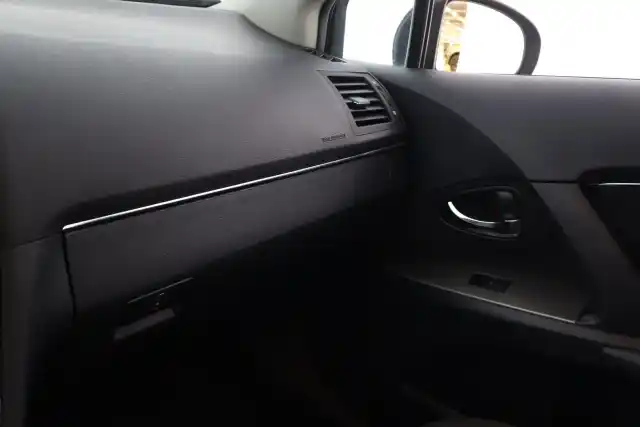 Sininen Farmari, Toyota Avensis – HHY-126