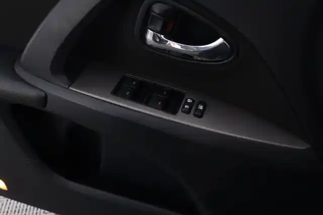 Sininen Farmari, Toyota Avensis – HHY-126