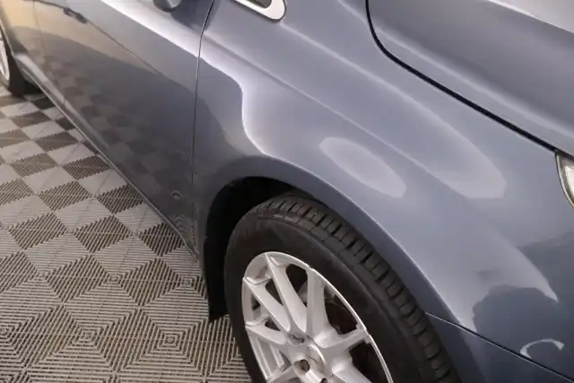 Sininen Farmari, Toyota Avensis – HHY-126