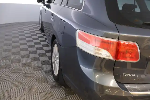 Sininen Farmari, Toyota Avensis – HHY-126