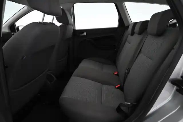 Harmaa Farmari, Ford Focus – HJI-127
