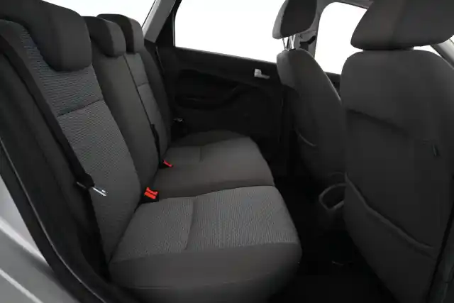 Harmaa Farmari, Ford Focus – HJI-127
