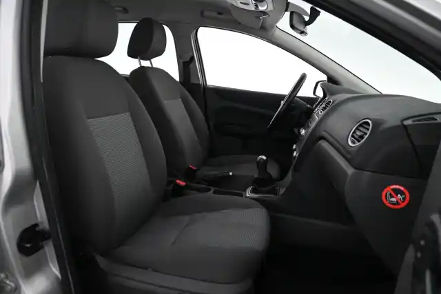 Harmaa Farmari, Ford Focus – HJI-127
