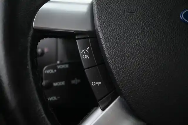 Harmaa Farmari, Ford Focus – HJI-127