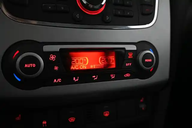 Harmaa Farmari, Ford Focus – HJI-127